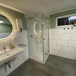 Gemuetliche Souterrain Naehe Phantasialand Mit Parkplatz, Monteure Nicht Gestattet Apartman *