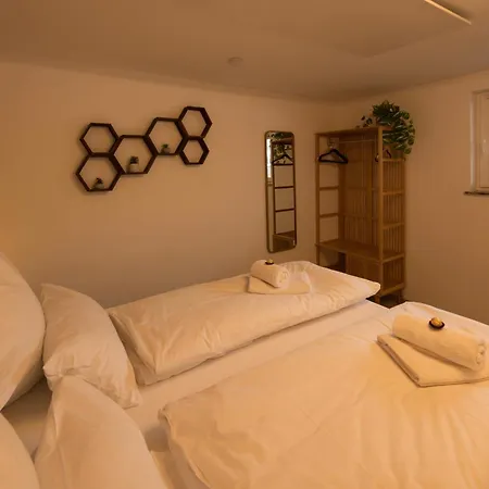 Gemuetliche Souterrain Naehe Phantasialand Mit Parkplatz, Monteure Nicht Gestattet Appartement