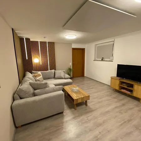 Gemuetliche Souterrain Wohnung Naehe Phantasialand Mit Parkplatz Apartament