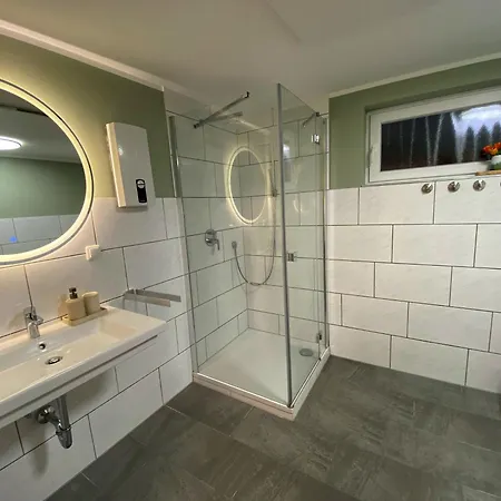 Gemuetliche Souterrain Naehe Phantasialand Mit Parkplatz, Monteure Nicht Gestattet Appartement *