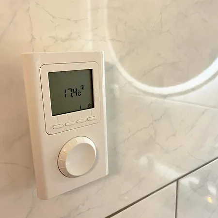 Gemuetliche Souterrain Wohnung Naehe Phantasialand Mit Parkplatz شقة