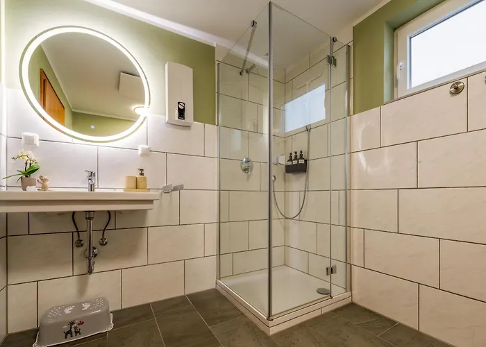 Gemuetliche Souterrain Wohnung Naehe Phantasialand Mit Parkplatz *