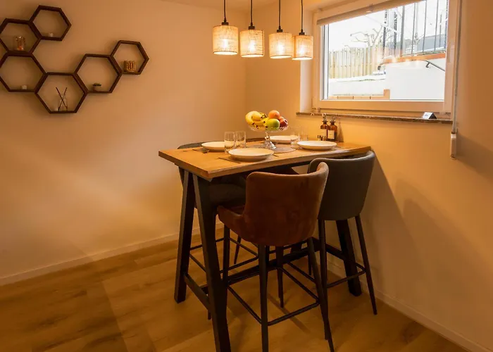 Gemuetliche Souterrain Wohnung Naehe Phantasialand Mit Parkplatz