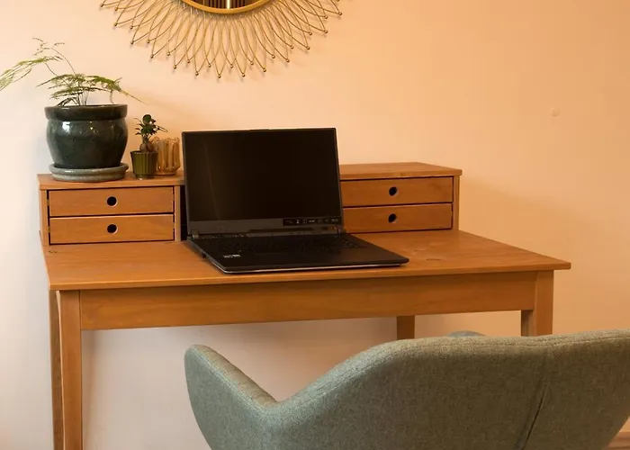 Gemuetliche Souterrain Wohnung Naehe Phantasialand Mit Parkplatz *