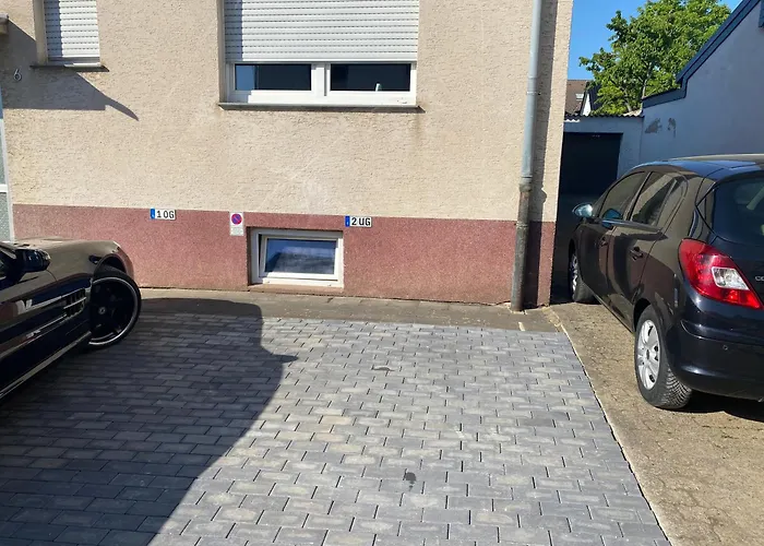 Gemuetliche Souterrain Wohnung Naehe Phantasialand Mit Parkplatz *